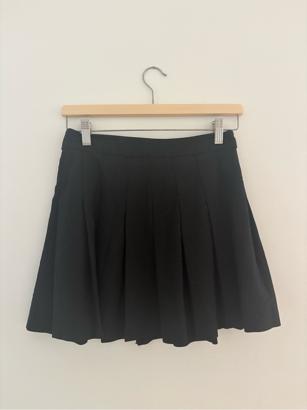 Aritzia Sunday Best Classic Black Pleated Women's Skirt